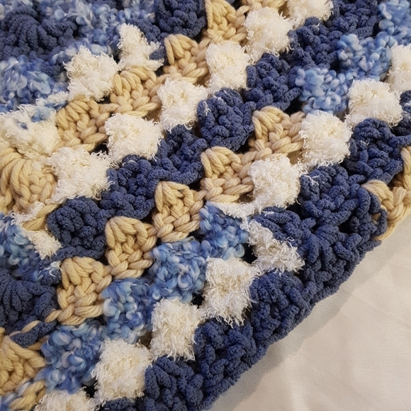 Hand crafted poncho girls 8+ 4 different bulky yarns crafted together NEW - Picture 4 of 5